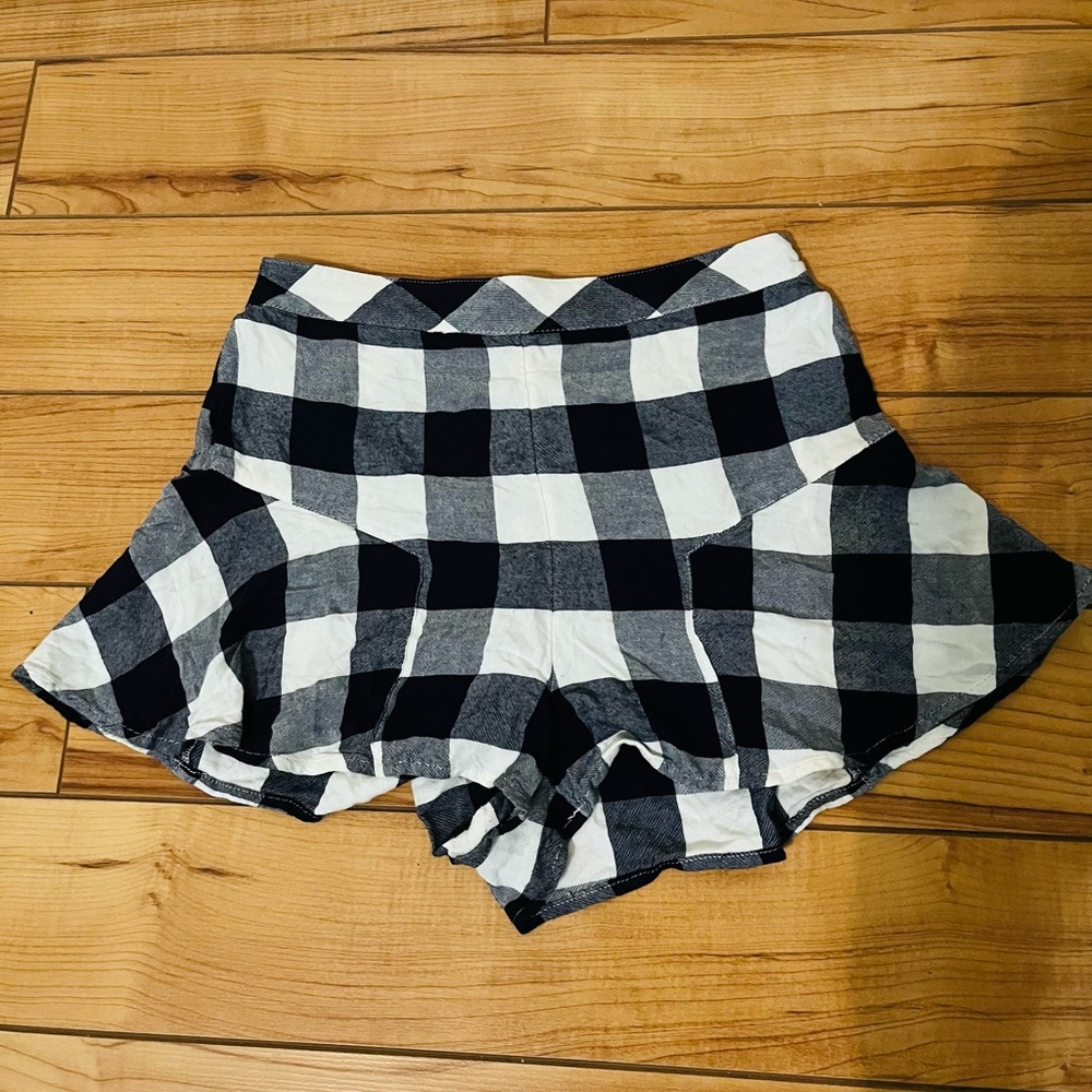 Aerie Black and White Plaid Women Shorts